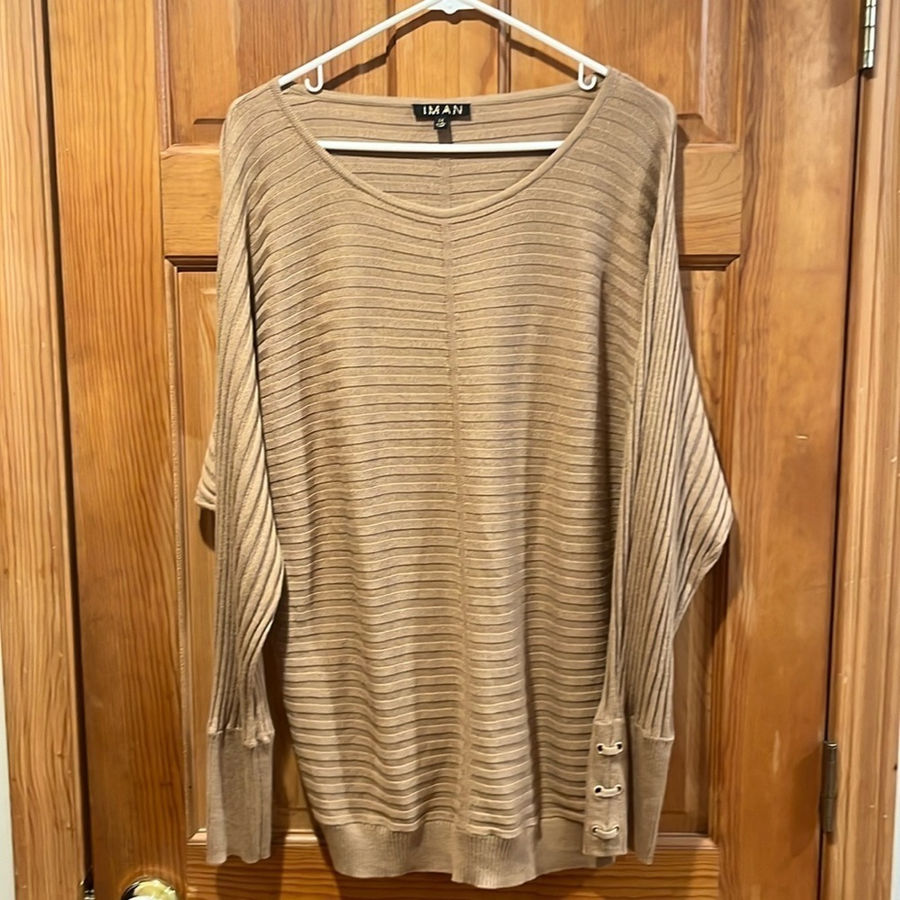 Iman women’s tan scoop neck sweater size 1X.